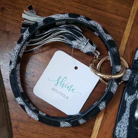 Leopard Print Card Holder with Lanyard - Picture 2 of 5